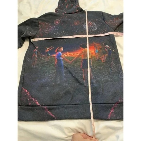Stranger Things 3 Fireworks Graphic Print Pullover Hoodie Sweatshirt Unisex Sz M - Picture 10 of 11